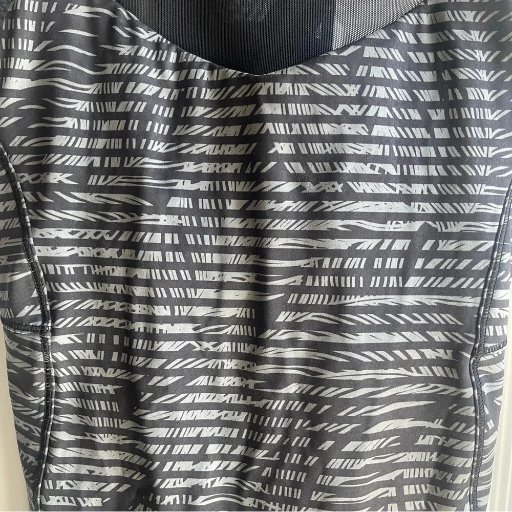 LULULEMON Running In The City Tank High Neck Stripe Play Slate Black Women's 6 - Picture 13 of 14